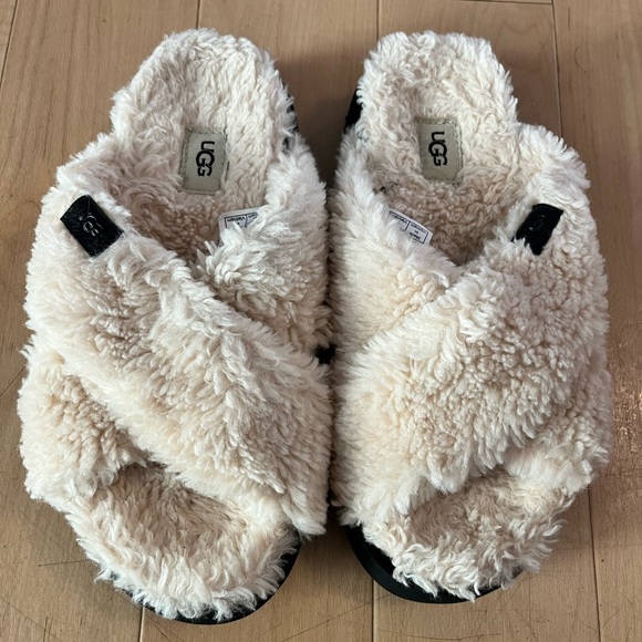 UGG Fuzz Sugar Cross Slide size 7 - Picture 4 of 11
